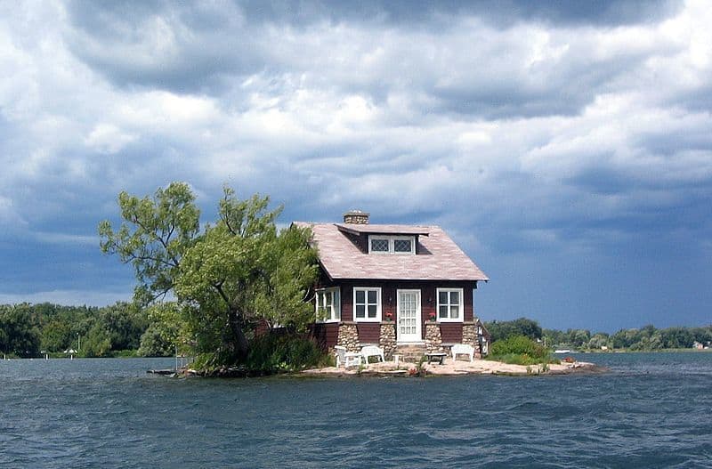 800px-Thousand_Islands_single_house