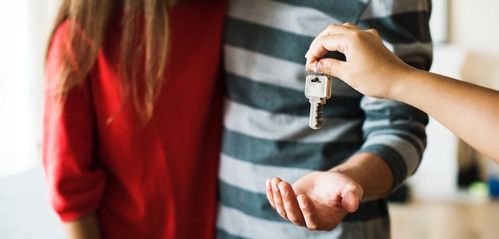 4 Pros and Cons of Airbnbing Your Primary Residence