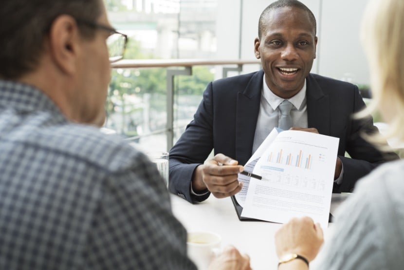 The Difference Between Broker-Dealers & RIAs—and How It Impacts Investments