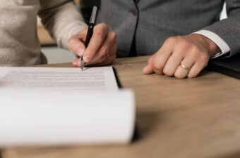 Who Pays The Closing Costs: Sellers or Buyers?