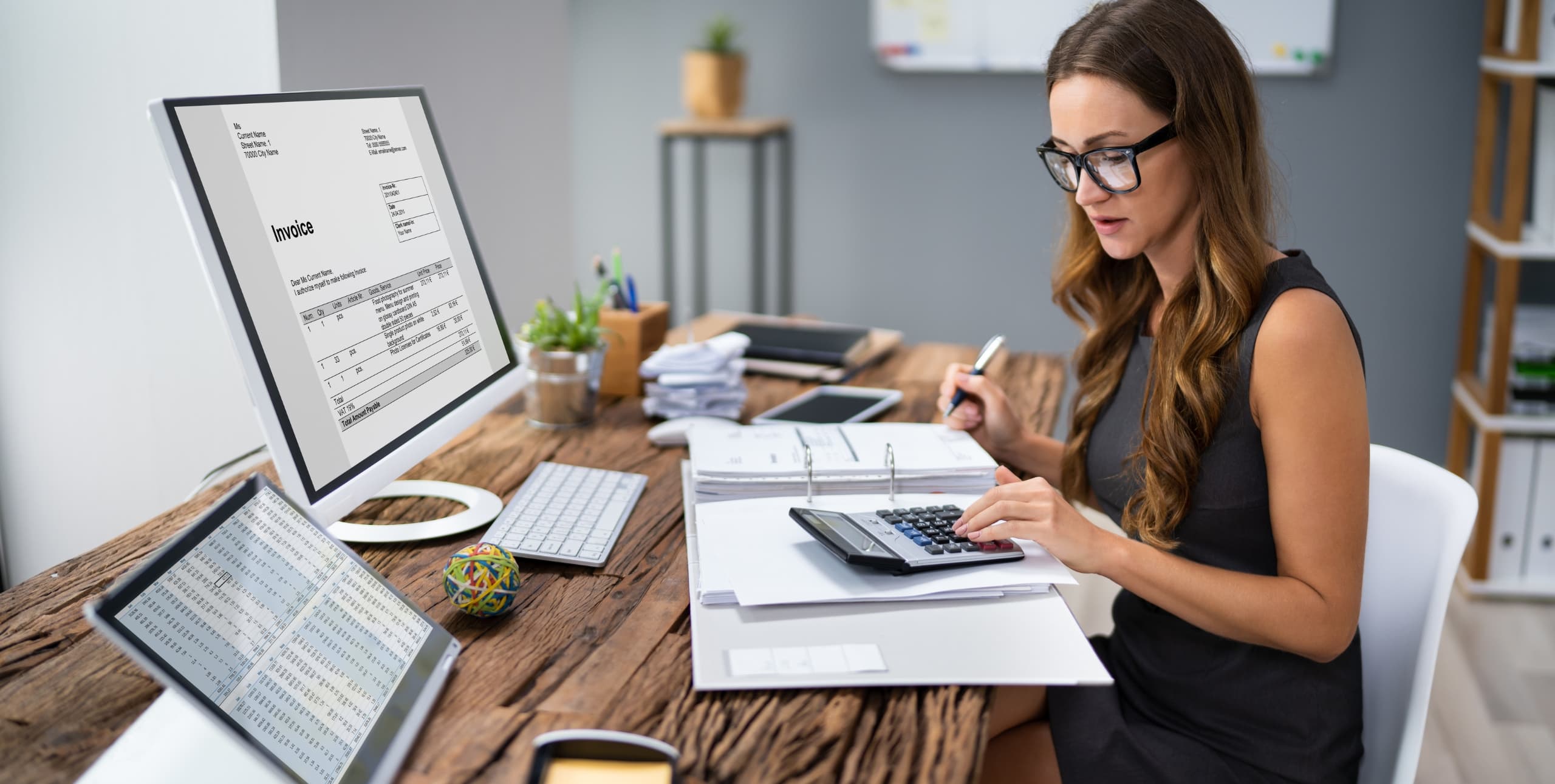 woman doing her taxes