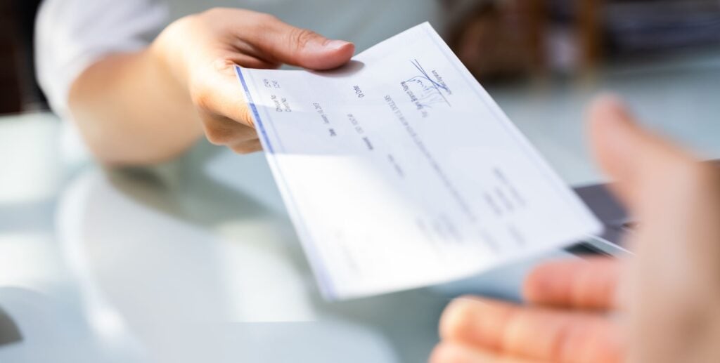 7 Ways How to Spot a Fake Pay Stub From Your Tenants