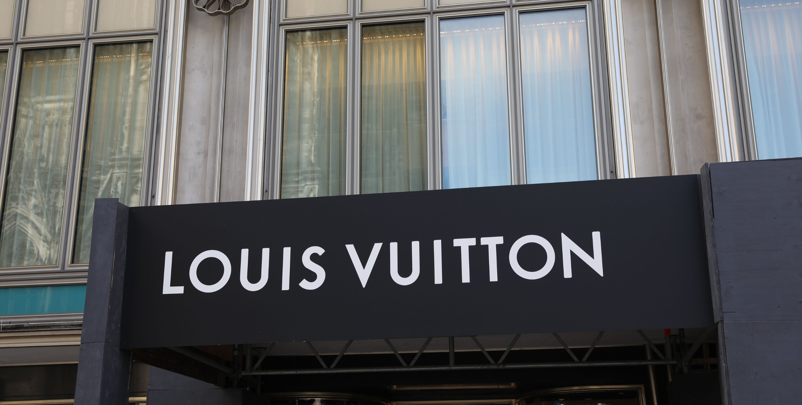 louis vuitton storefront