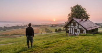 6 Practices to Give Your Rental Guests a Top-Notch Experience vacation-guests